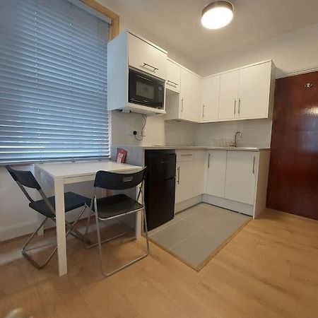 Newly Refurbished Studio Лондон Екстер'єр фото