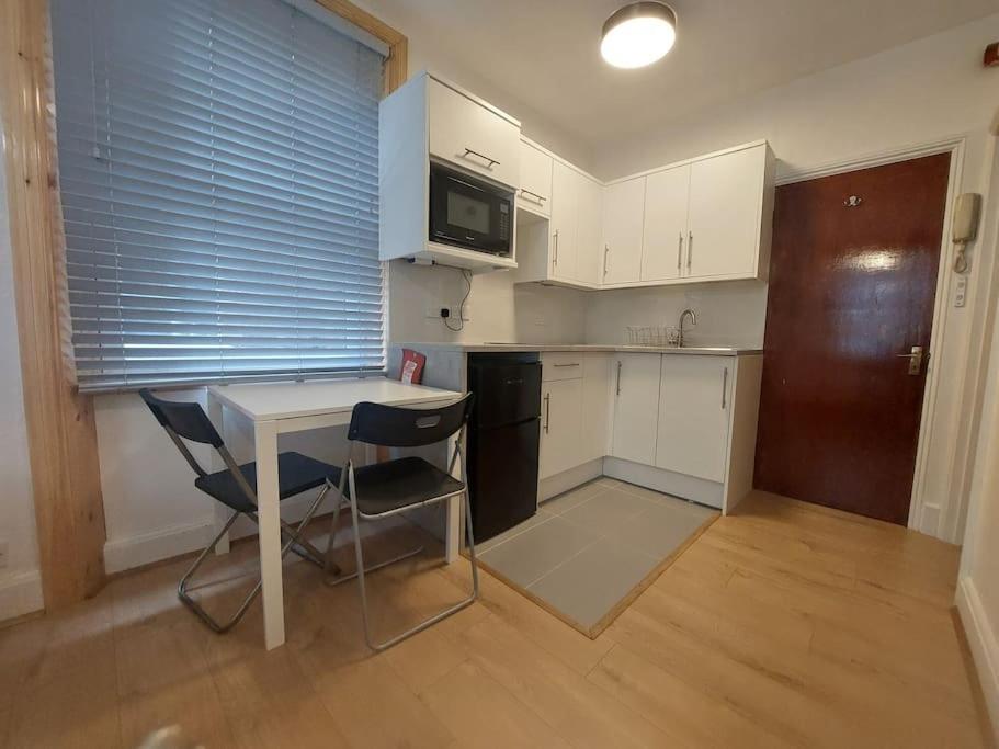 Newly Refurbished Studio Лондон Екстер'єр фото