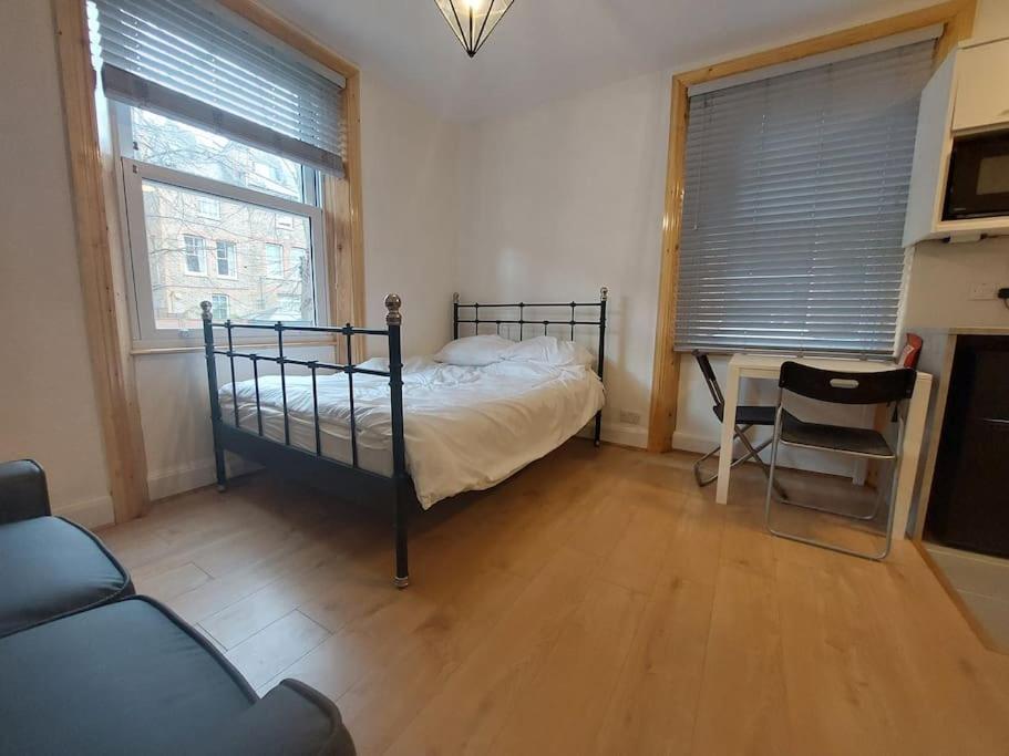 Newly Refurbished Studio Лондон Екстер'єр фото